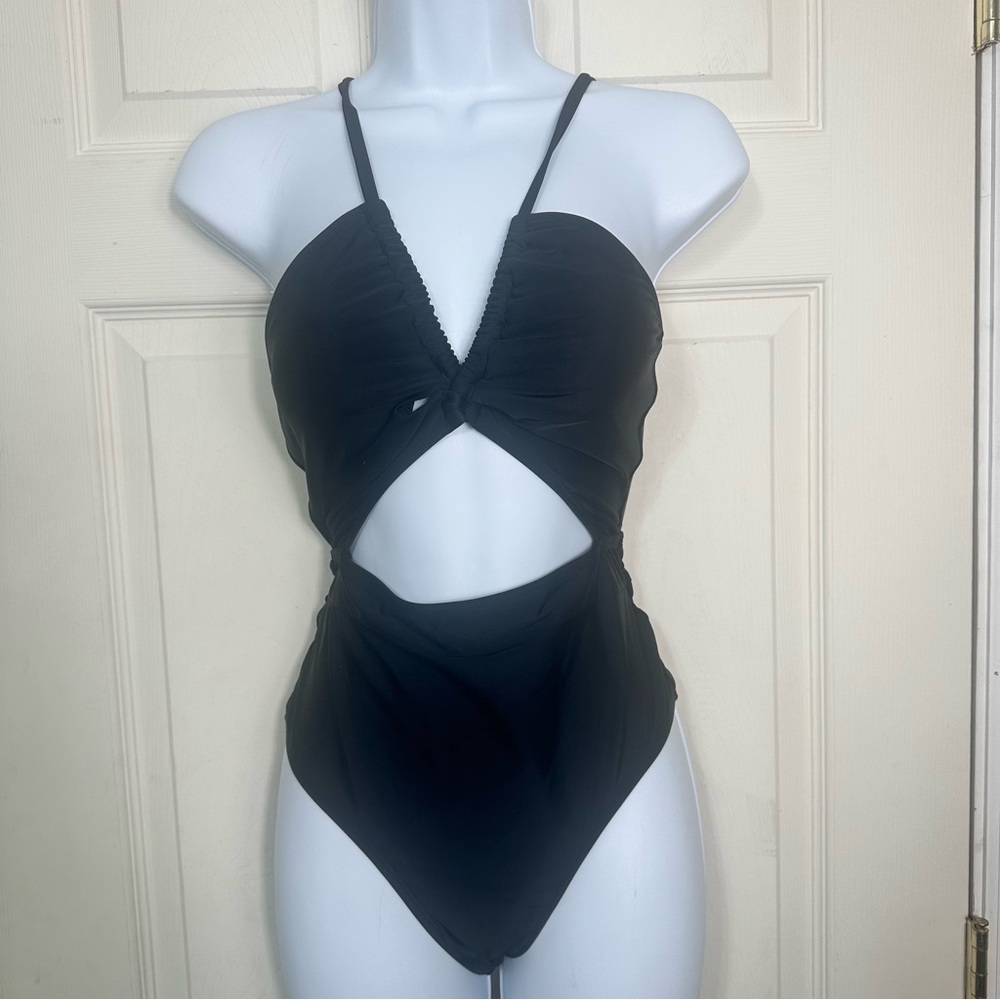 Cupshe 1‎ Piece Women’s swimsuit Cutout Middle Size Small